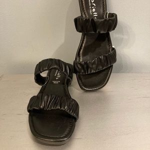 Mariella black leather sandals size 7.5 NWT